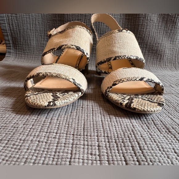 Ann Taylor Factory sandals - Picture 2 of 7